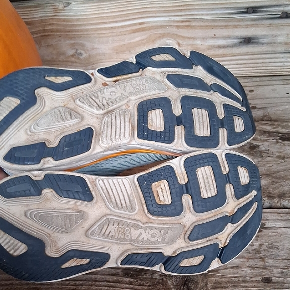 Hoka Bondi 7 Women's Blue and Orange Athletic Shoes - Picture 15 of 15